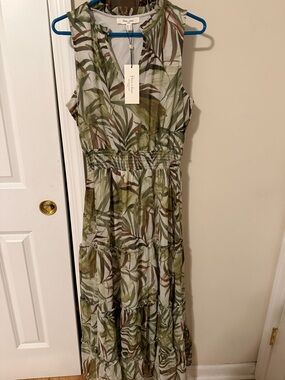 Sleeveless Leaf Print Maxi Dress in Olive & Brown